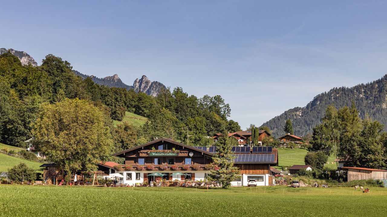 Spätsommer mit der schlafenden Hexe im Hintergrund Spätsommer mit der schlafenden Hexe im Hintergrund